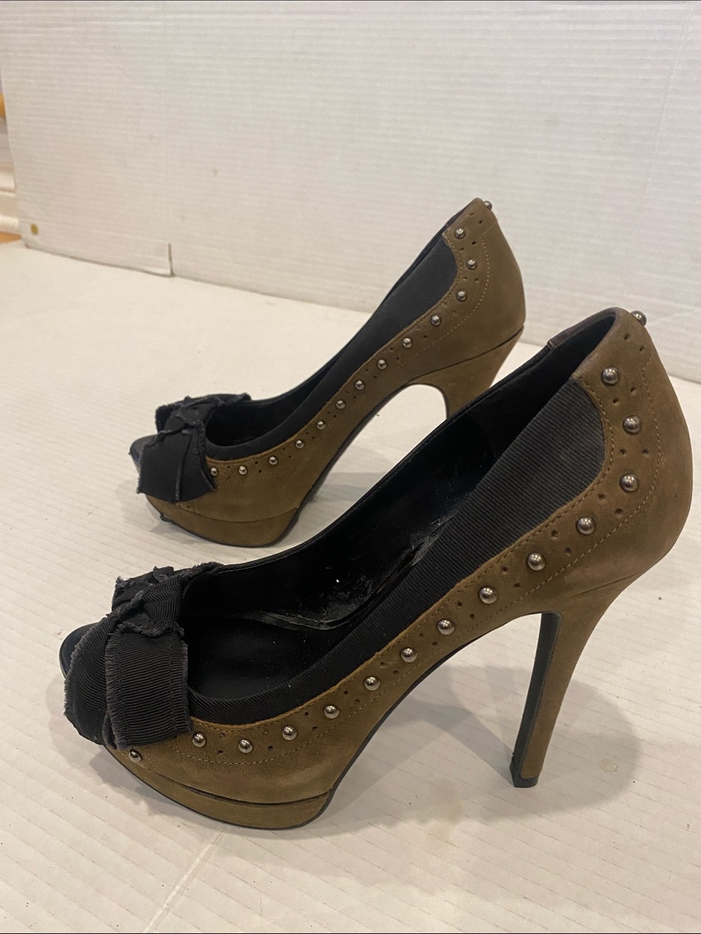 JESSICA SIMPSON Brown Studded Peep-Toe High Heels with Black  Bow Size 7